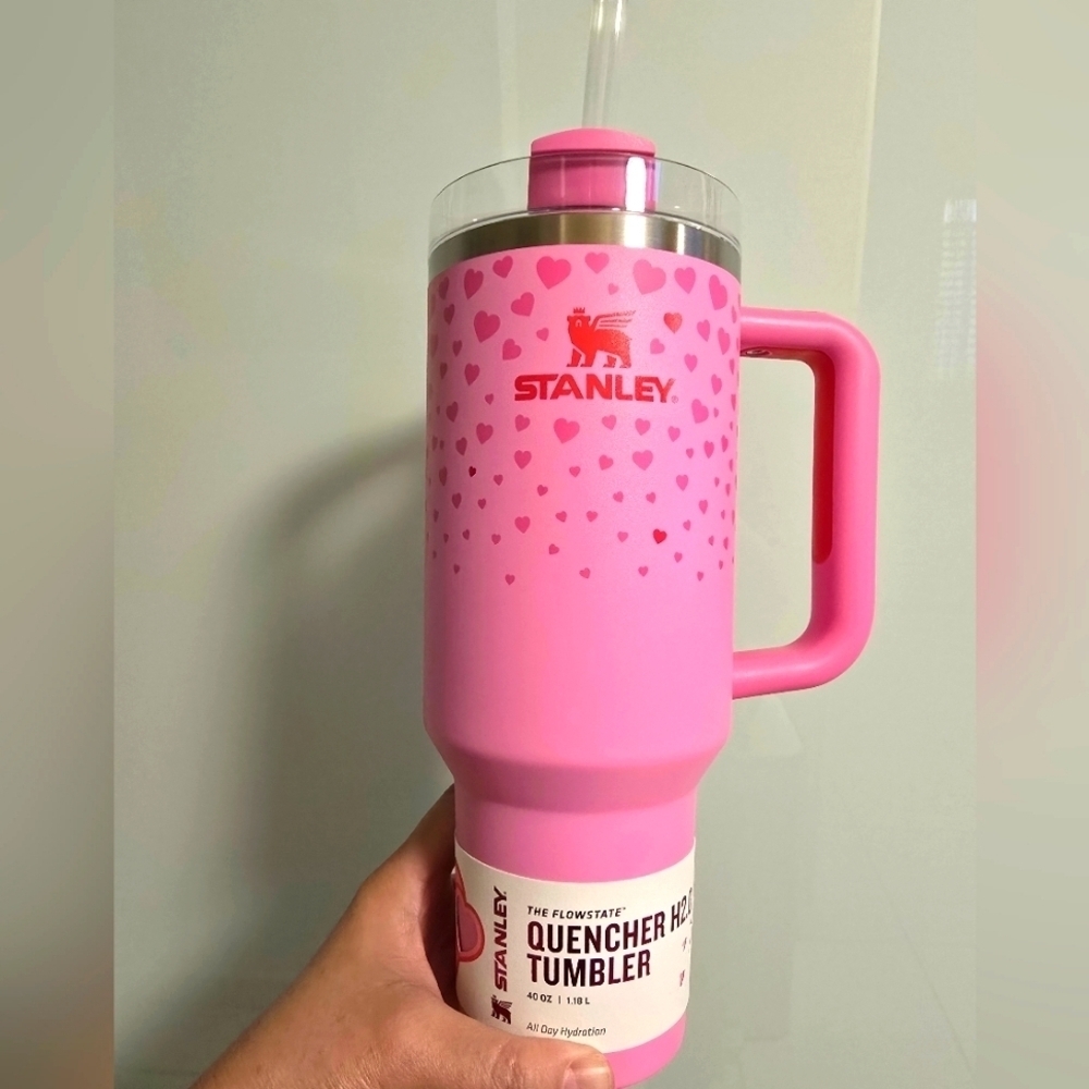 NWT Stanley 2025 Valentine's Day Limited Edition The Flowstate Quencher 40 oz